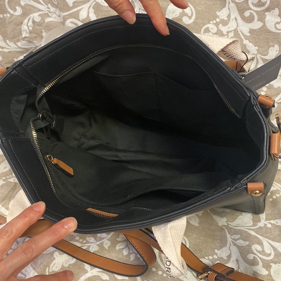 Adrienne Vittadini Montauk Tote w/AV Charm - Picture 7 of 9